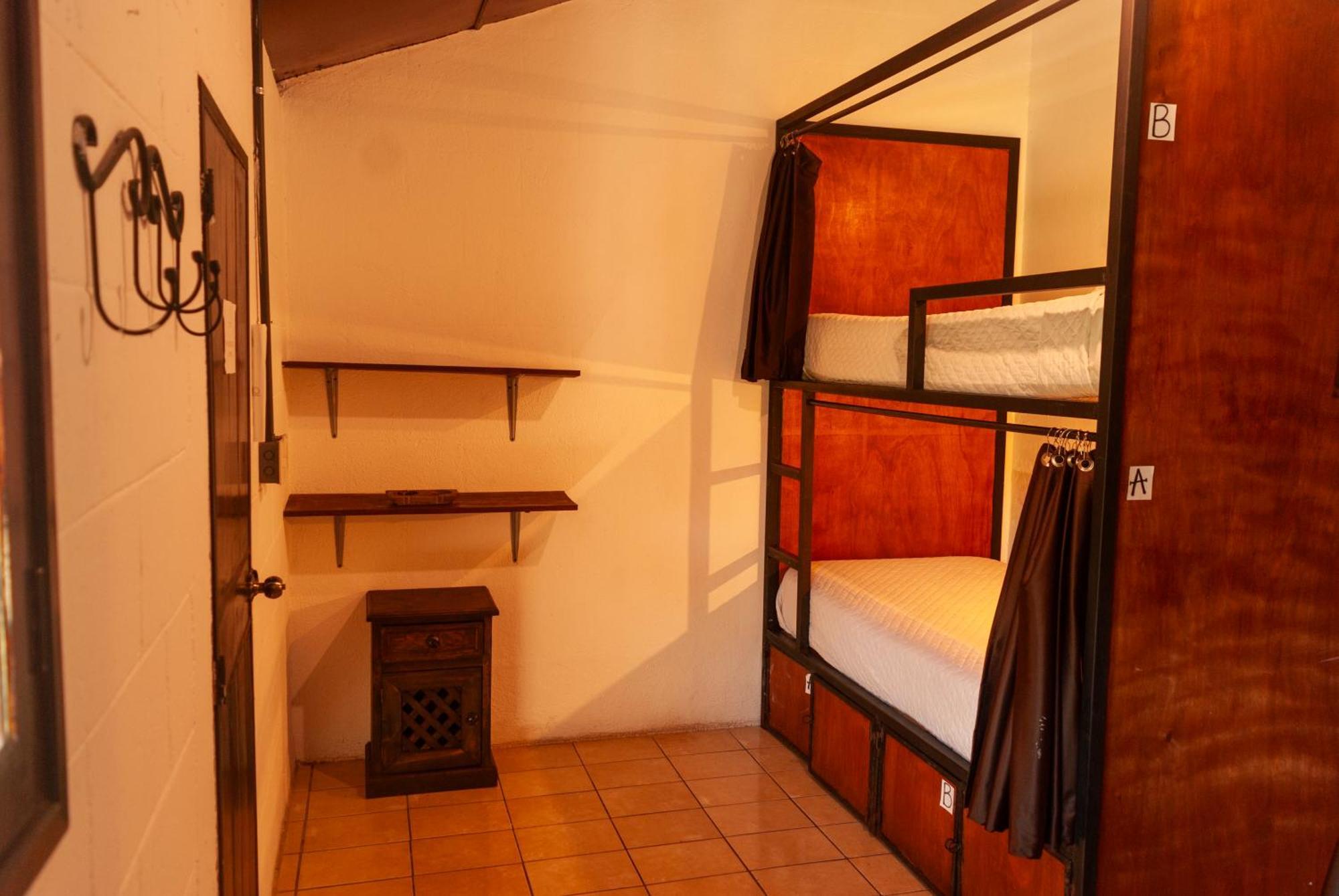 Tzunun Hostel Antigua Екстериор снимка