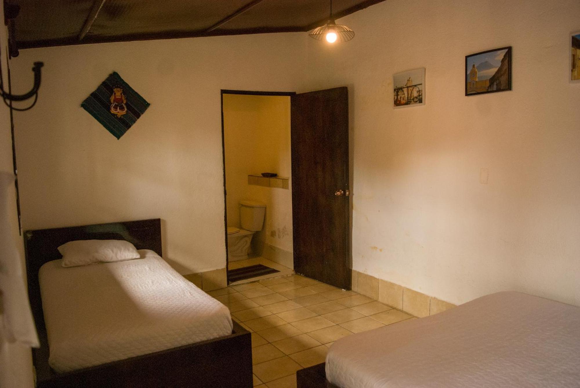 Tzunun Hostel Antigua Екстериор снимка