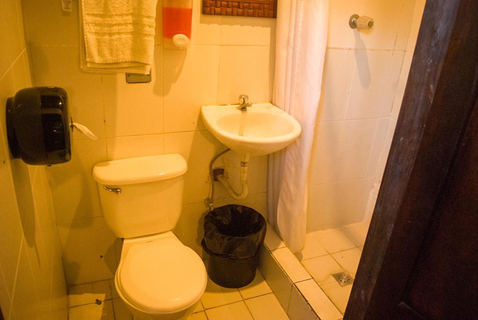 Tzunun Hostel Antigua Екстериор снимка