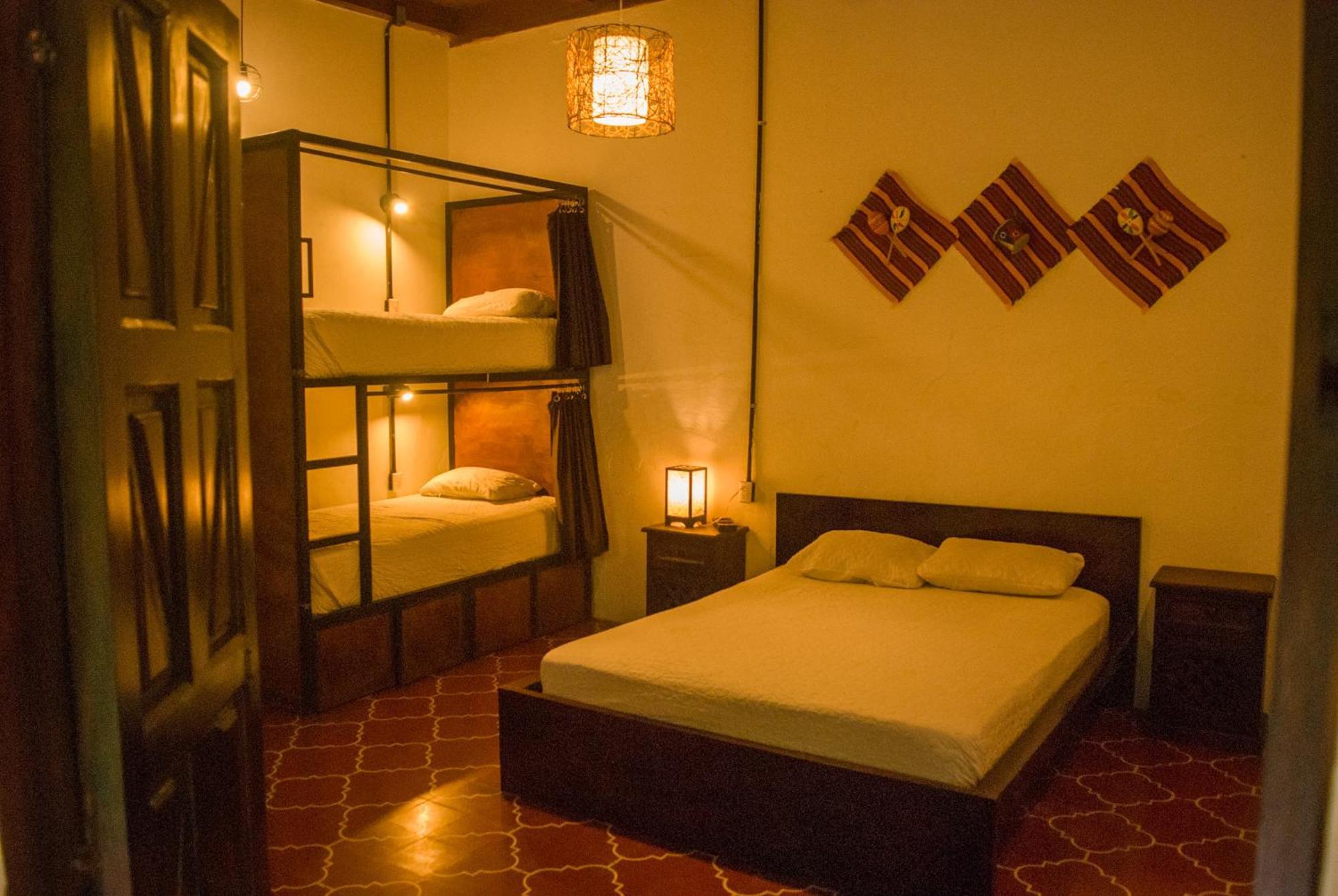 Tzunun Hostel Antigua Екстериор снимка