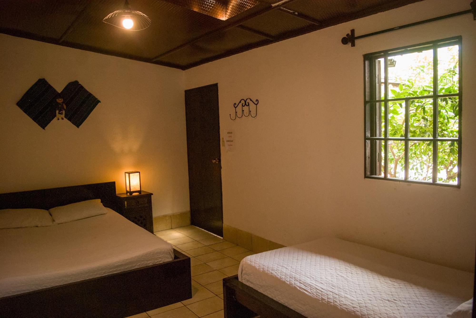 Tzunun Hostel Antigua Екстериор снимка