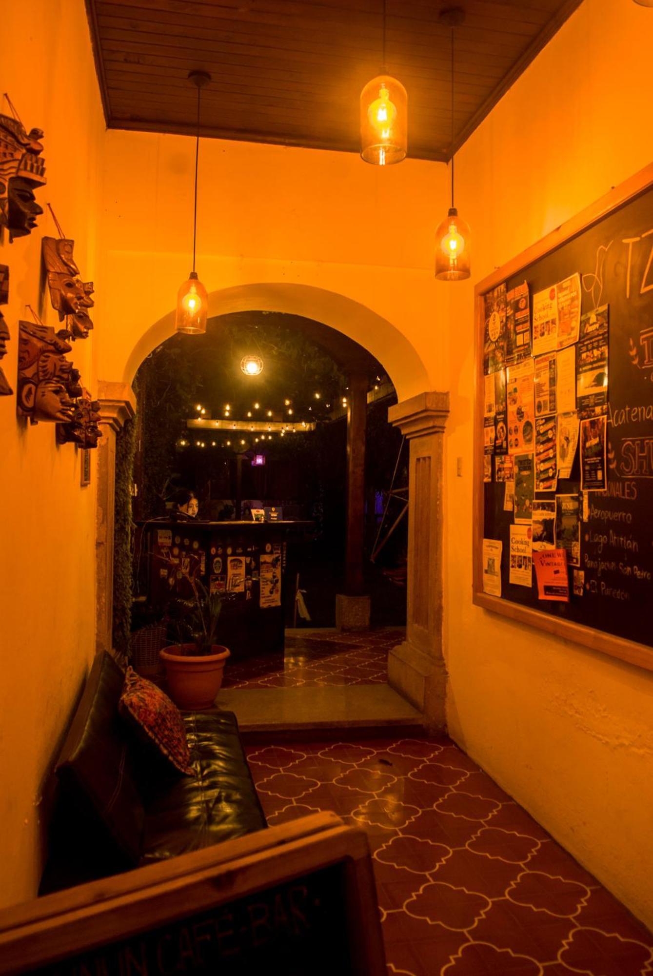 Tzunun Hostel Antigua Екстериор снимка
