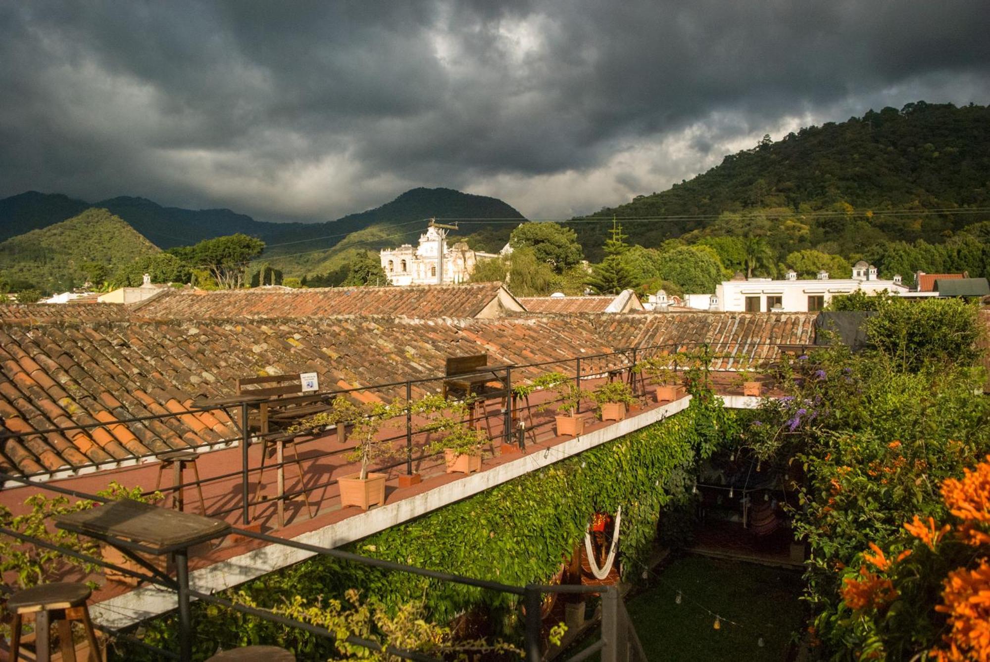 Tzunun Hostel Antigua Екстериор снимка