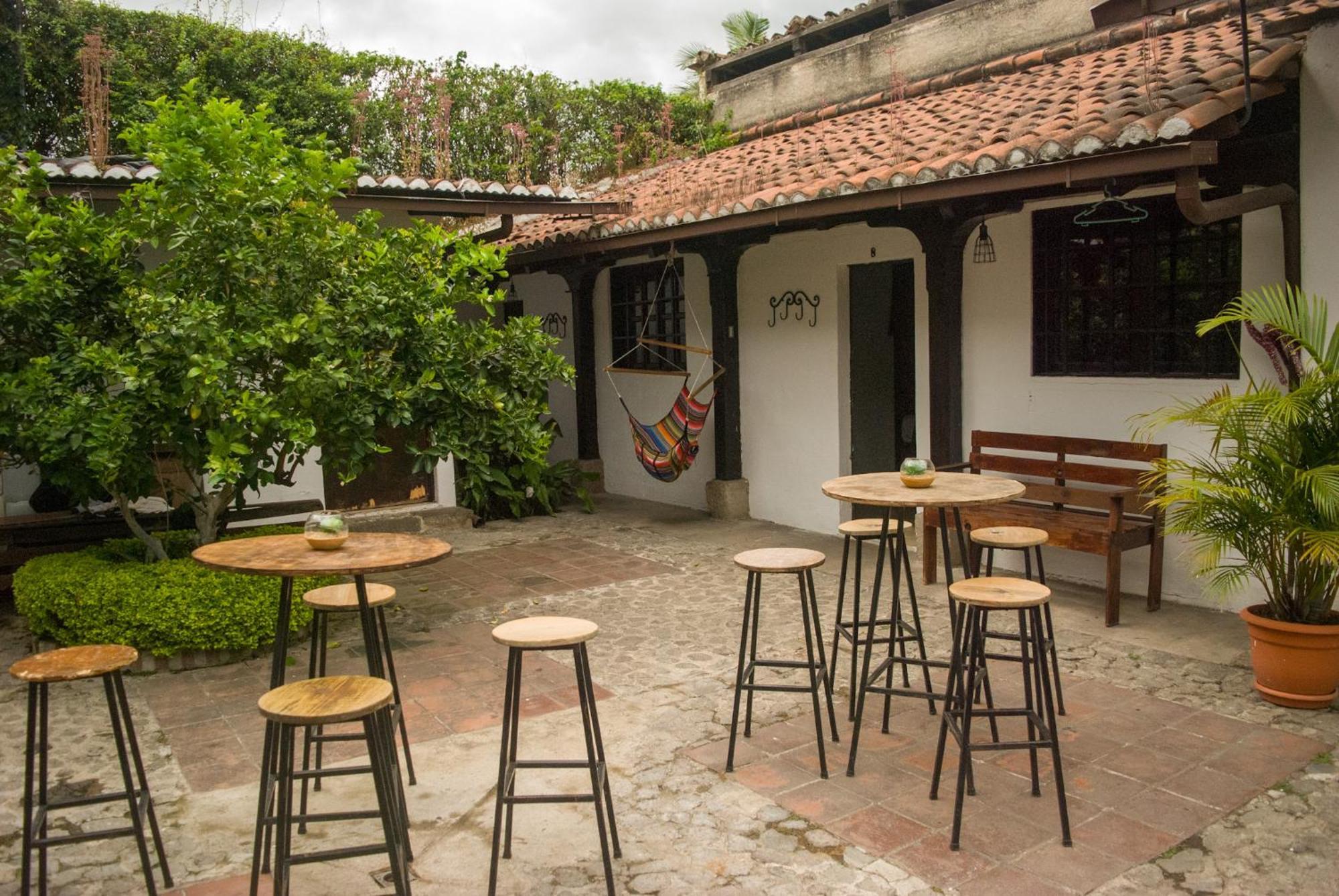 Tzunun Hostel Antigua Екстериор снимка
